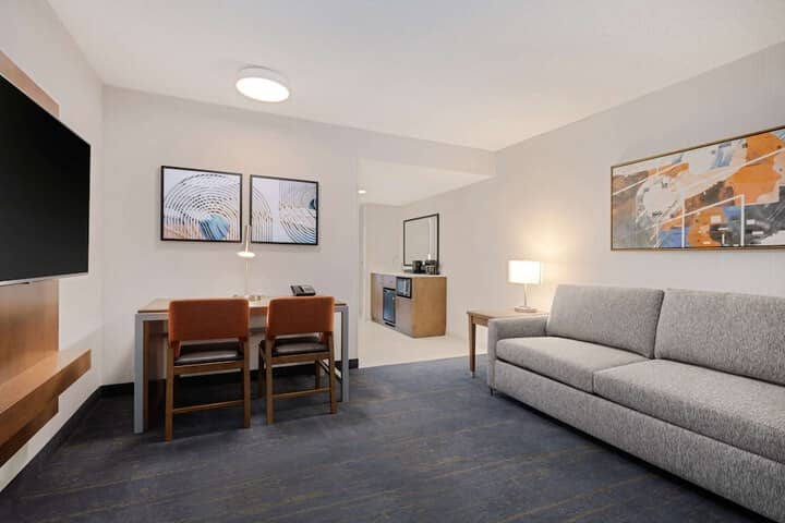 Room 25 of 66